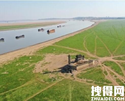 江西鄱阳湖千年石岛“水落墩出”：究竟是怎么回事？