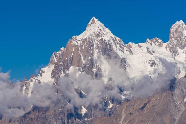 全球十大死亡山峰排行榜 珠穆朗玛峰上榜，第八被称为“食人魔”（世界10大山峰排名）